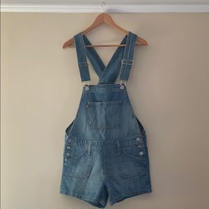 Levi’s Shortalls in Size SM